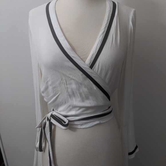 F21 wrap around top - Picture 2 of 9